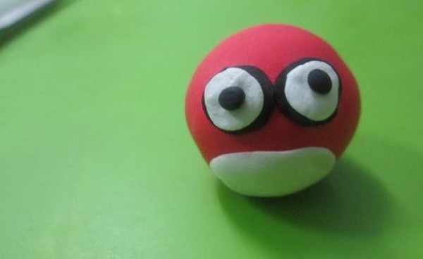 Use ultra-light clay to make angry birds. Handmade teaching for primary school students