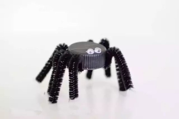 Simple and creative handmade crafts using bottle caps to make spiders