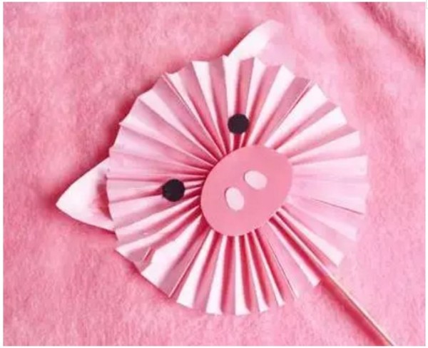 Manual teaching illustration of origami fan for young children