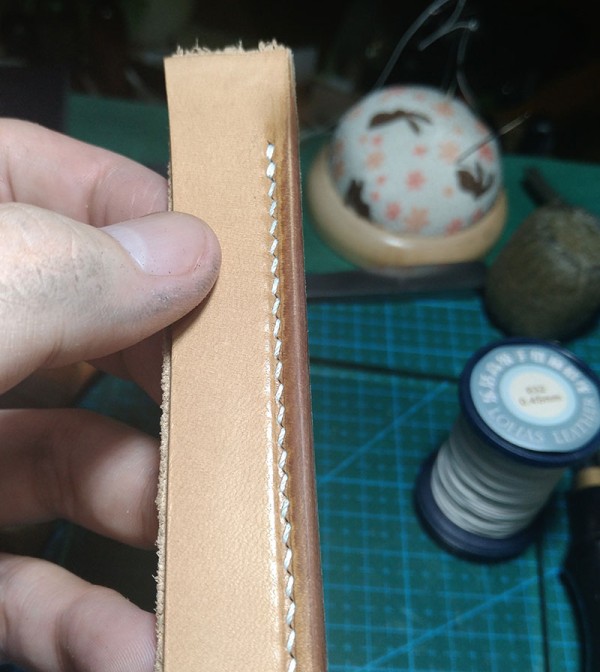 The advanced groove-pressing process for novice leatherworkers