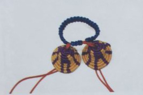 Illustration of Chinese knot bell pet chain