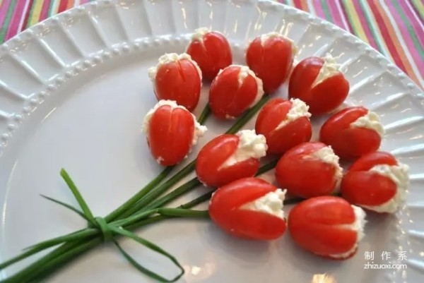 Decorating with the most common concave shapes of vegetables is the basic quality to play in the circle of friends