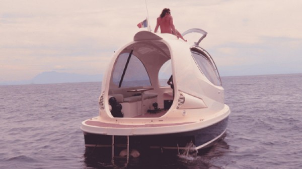 Exquisite capsule yacht