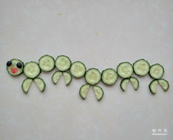 Complete picture and steps of DIY cucumber caterpillar stickers for children