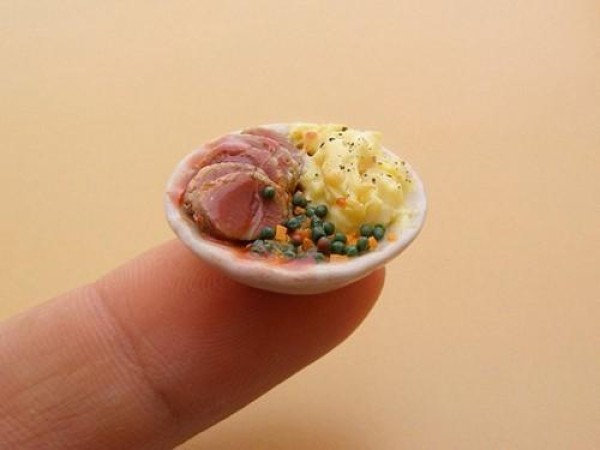 Exquisite miniature food carvings