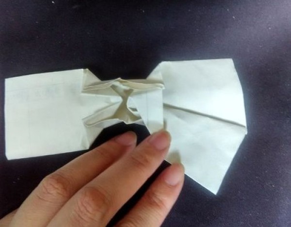 Illustrated tutorial on how to fold paper butterflies