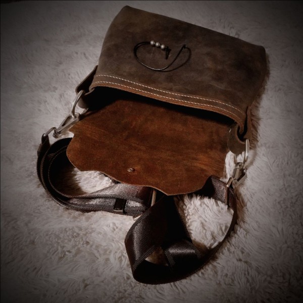 Crazy horse leather hunter bag making