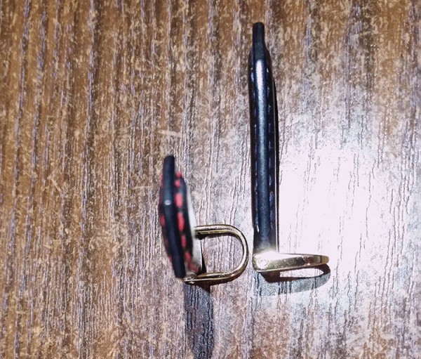 Tutorial on drumming zipper pullers for new leatherworkers