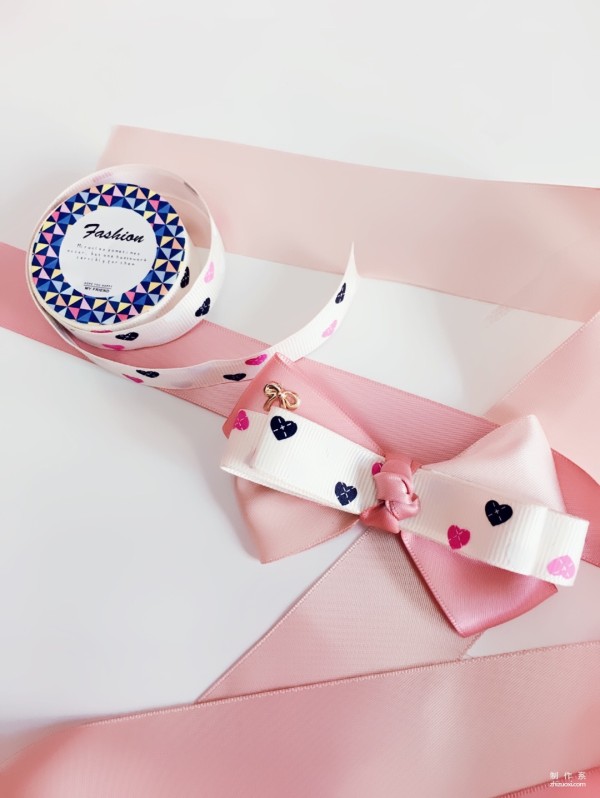 Simple hand-made pink bow accessories with ribbons. The girly pink and white colors look particularly cute on little girls~