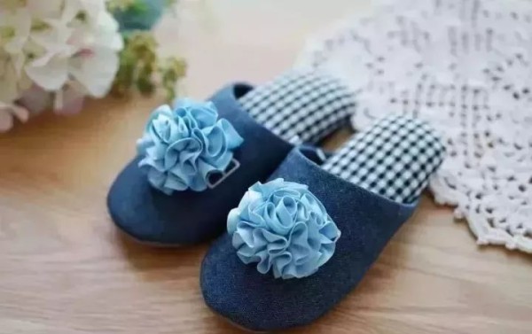 Old jeans turned into cotton slippers, I regret not seeing it sooner!