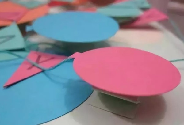 Illustrated tutorial for making a DIY balloon 3D model for greeting cards during the National Day holiday