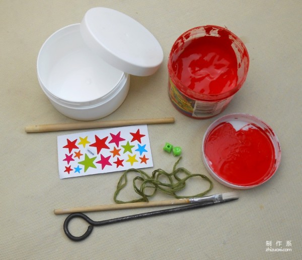 Don't say you never played with a rattle when you were a child, that would be too out! How to make children’s toy rattle from plastic box