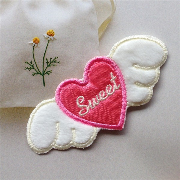 Creative and cute cute little love wings hand-embroidered cloth patch