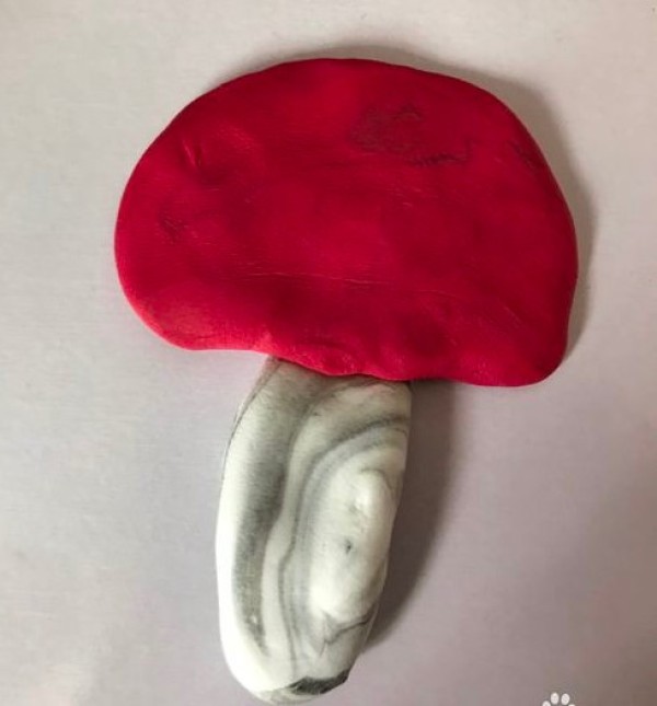 Use ultra-light clay to make a mushroom, parent-child DIY