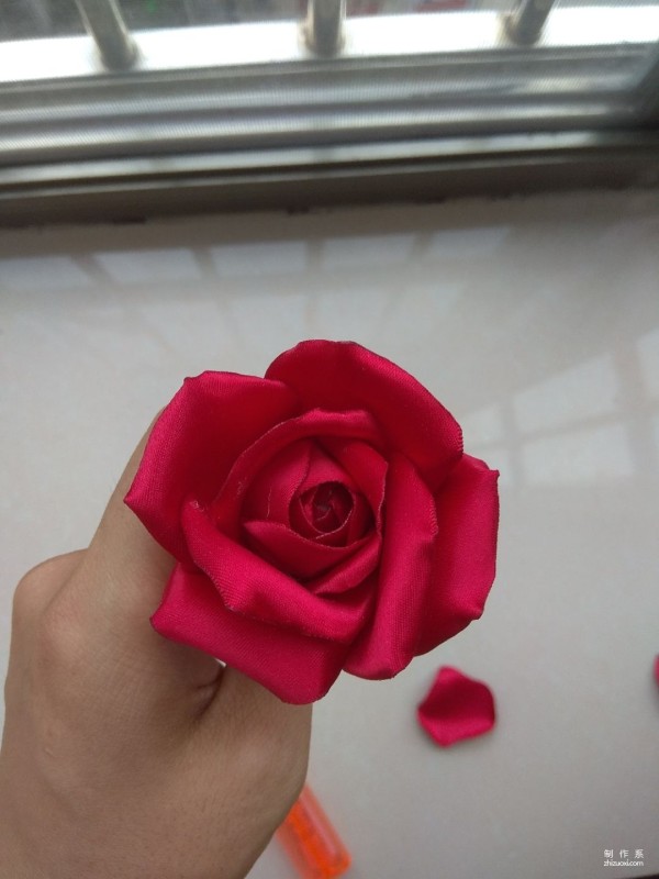 Handmade ribbons, handmade methods of burning beautiful roses on ribbons