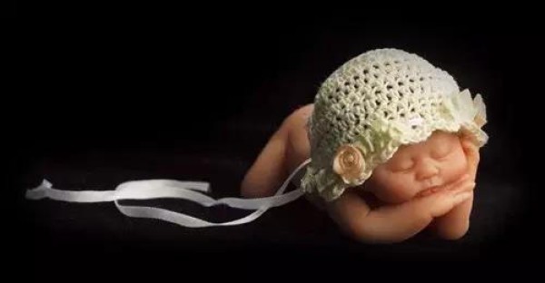 The cute sculpture Baby in the palm of your hand