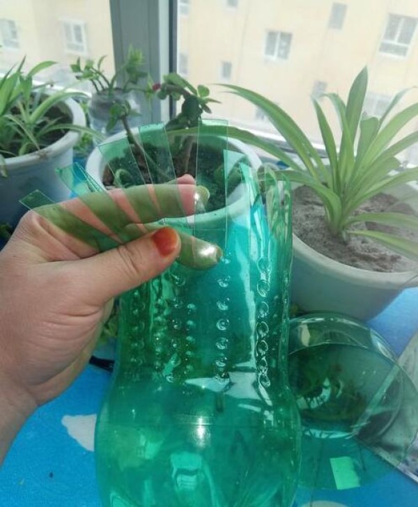 Teach you how to use beverage bottles to make flower pots, creative handicraft tutorials