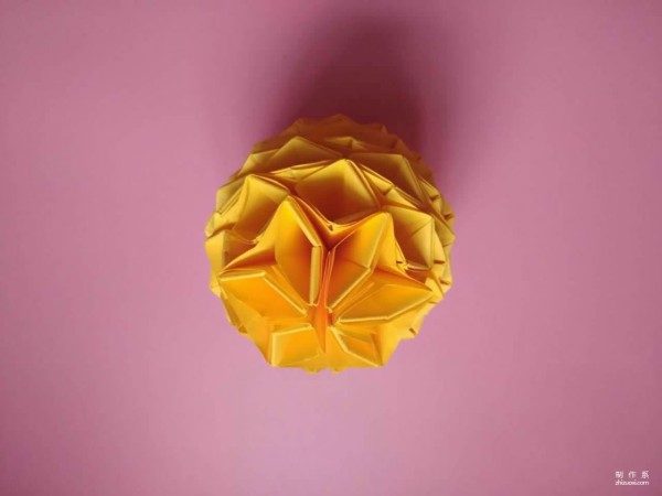 Realistic pineapple origami, so creative to use as decoration