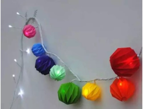 Illustration of making origami lanterns, hanging on the wall will give you a unique flavor