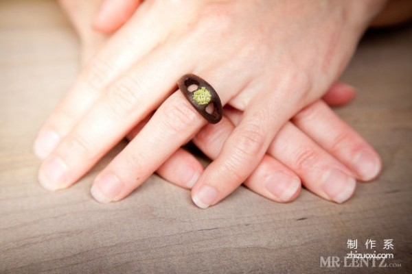 Plant rings and plant necklaces