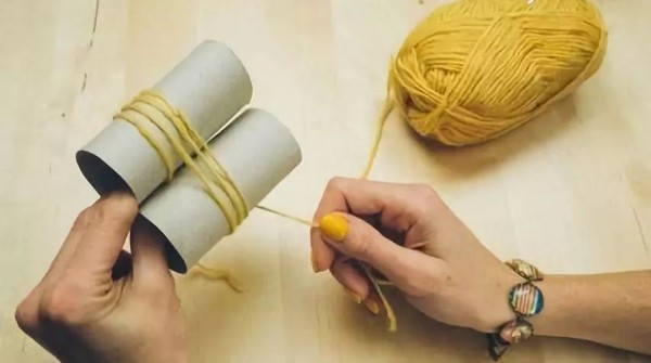 Simple method of making yarn ball pendants