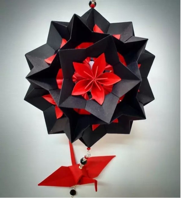 Picture display of some beautiful creative origami art works