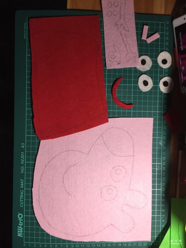 Handmade non-woven fabric handmade tutorial, cartoon Peppa Pig handmade fabric production method