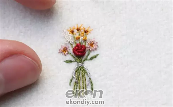 DIY handmade shop takes you to learn about this British man who loves rose embroidery