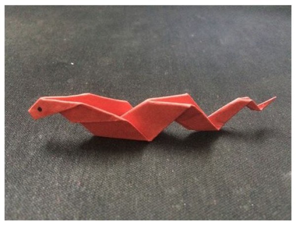 Simple origami for children - tutorial on making a little snake