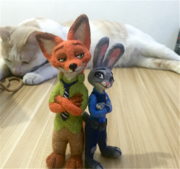 DIY handmade wool felt production of Judy the Rabbit and Nick the Fox in Zootopia