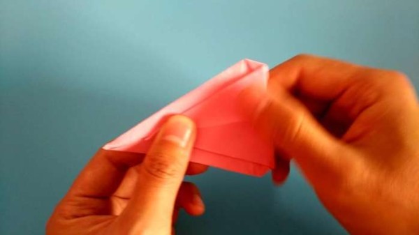 Simple and beautiful handmade origami. Illustrated tutorial on how to fold solemn and elegant tulips, flowers and leaves.