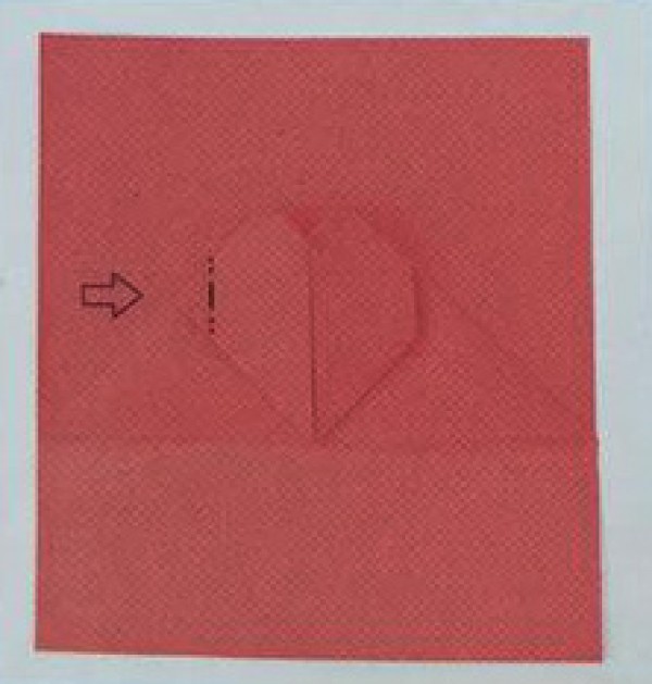 Illustration of simple folding method of heart-shaped red envelope bag