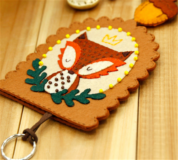 Handmade non-woven fabric DIY production to meet the autumn owl key bag