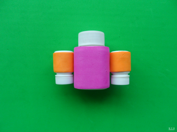 Isn’t this little robot cute? Cute childrens toy robot made from discarded pill bottles and colorful sponge paper