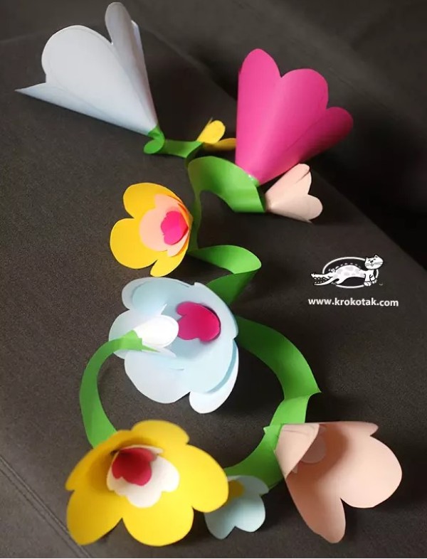 Kindergarten DIY tutorial teaches you how to make flower strings from cardboard