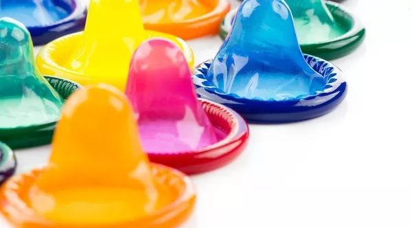 Middle school students invent color-changing condoms that change color when exposed to different viruses