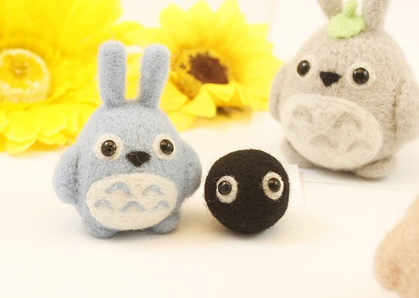 Handmade DIY wool felt to restore the small briquettes and chinchilla inside Totoro