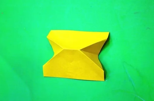 Tutorial on making a bee from cardboard Origami bee illustration