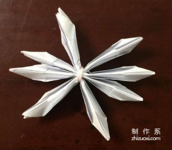 Simple lotus flower origami step-by-step tutorial