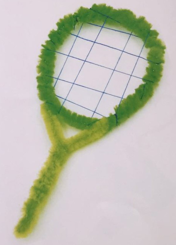 Illustrated tutorial on how to DIY a cute tennis racket using two velvet sticks.