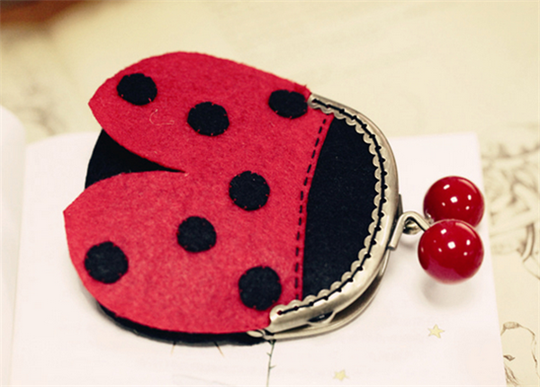 Fabric DIY to make cute seven-star ladybug gold bag