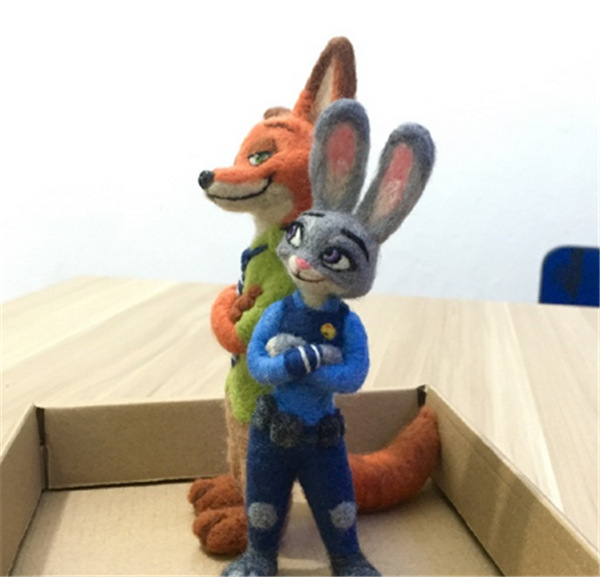 DIY handmade wool felt production of Judy the Rabbit and Nick the Fox in Zootopia