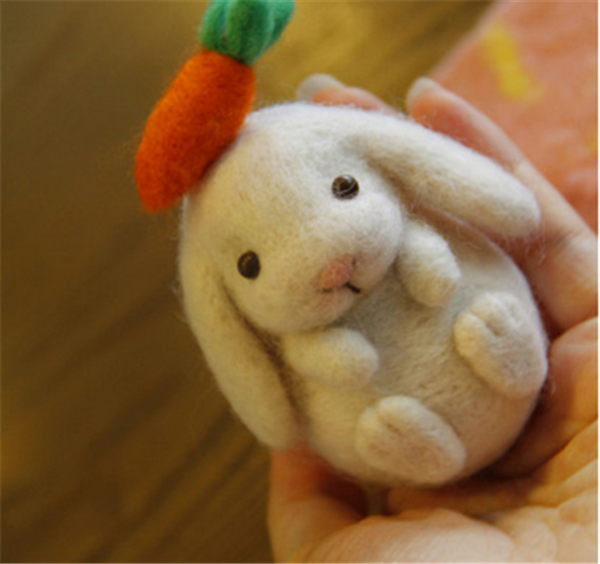 DIY handmade wool felt to make cute Dutch lop rabbit and his radish