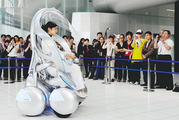 Toyota i-unit concept car can be driven while lying down or sitting