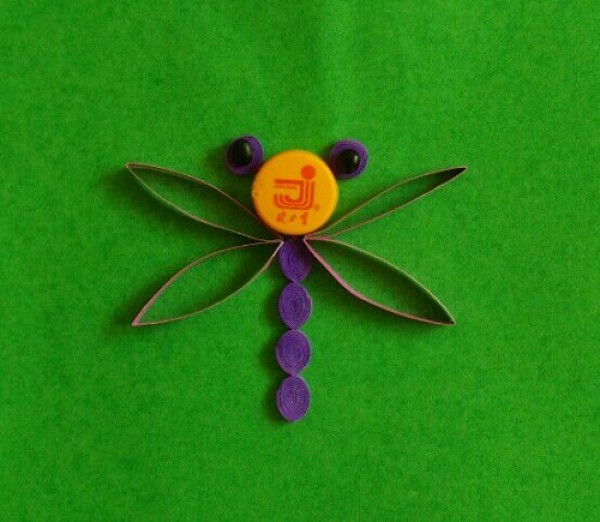 A simple handmade tutorial on dragonfly leaf stickers