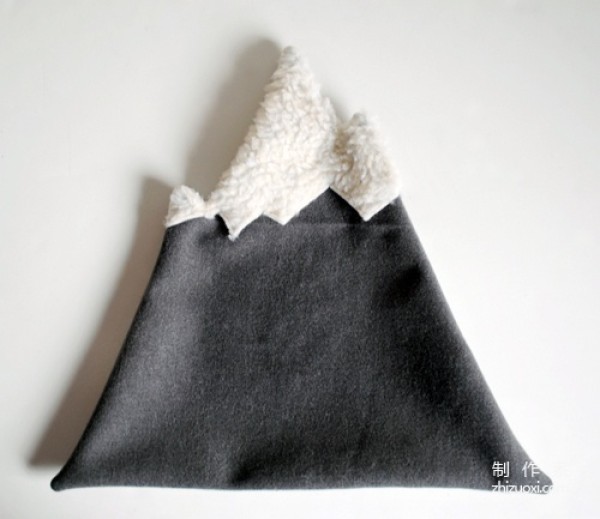 Handmade DIY gift snow mountain pillow works