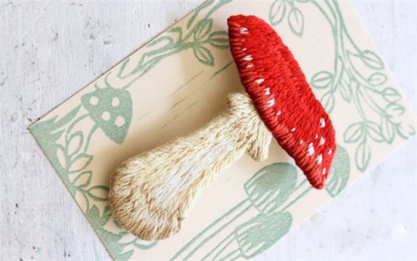 DIY hand embroidery to make a three-dimensional cute big mushroom