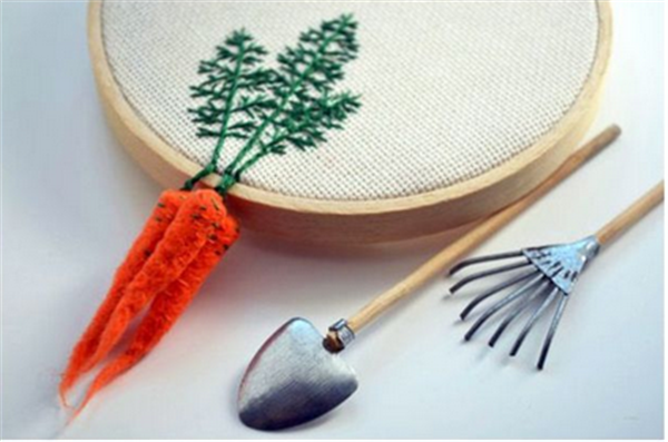 Combination of handmade creative DIY carrot embroidery and wool felt