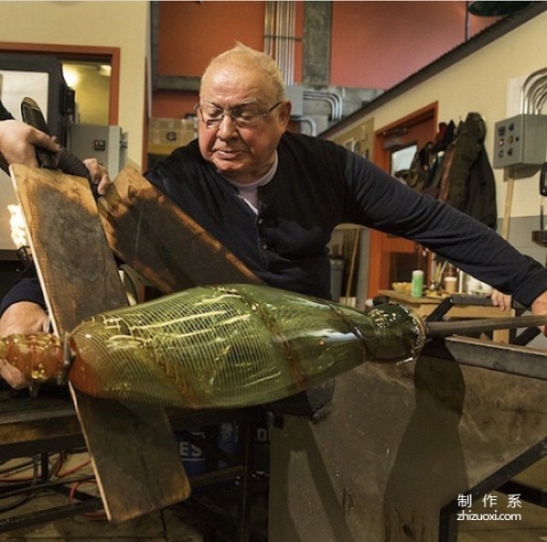 The worlds greatest glassblowing artist, an octogenarian is actually called an Italian national treasure!