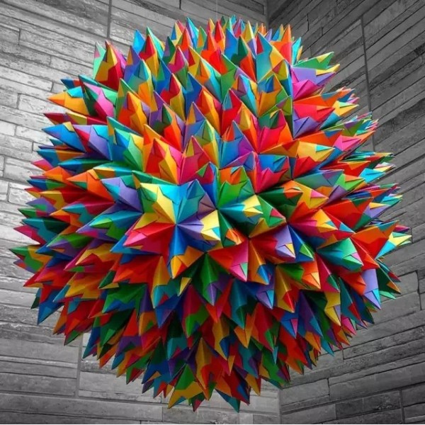 Picture display of some beautiful creative origami art works